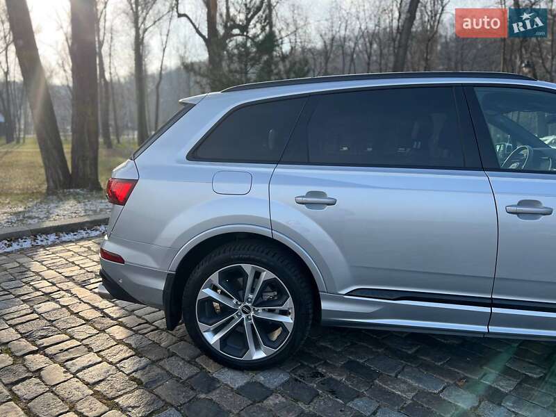Внедорожник / Кроссовер Audi Q7 2021 в Киеве
