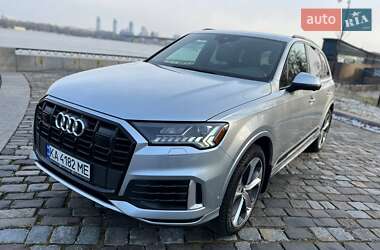 Позашляховик / Кросовер Audi Q7 2021 в 