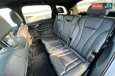 Позашляховик / Кросовер Audi Q7 2021 в 