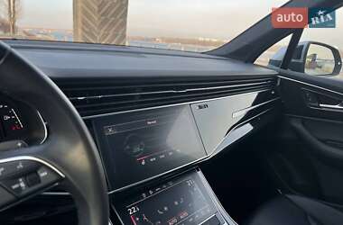 Позашляховик / Кросовер Audi Q7 2021 в 