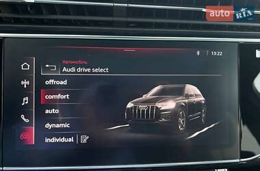 Позашляховик / Кросовер Audi Q7 2021 в 