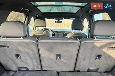 Позашляховик / Кросовер Audi Q7 2021 в 