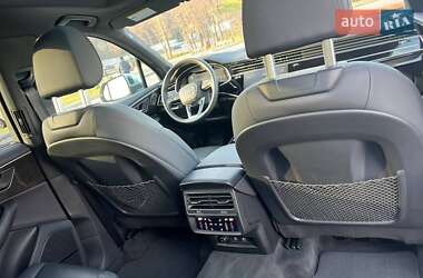 Позашляховик / Кросовер Audi Q7 2021 в 