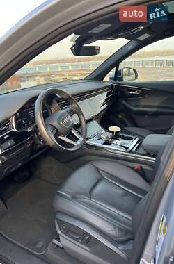 Позашляховик / Кросовер Audi Q7 2021 в 