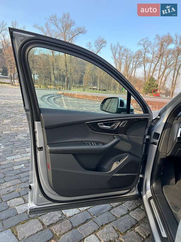 Внедорожник / Кроссовер Audi Q7 2021 в Киеве