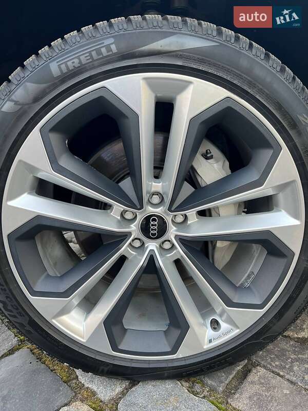 Внедорожник / Кроссовер Audi Q7 2021 в Киеве