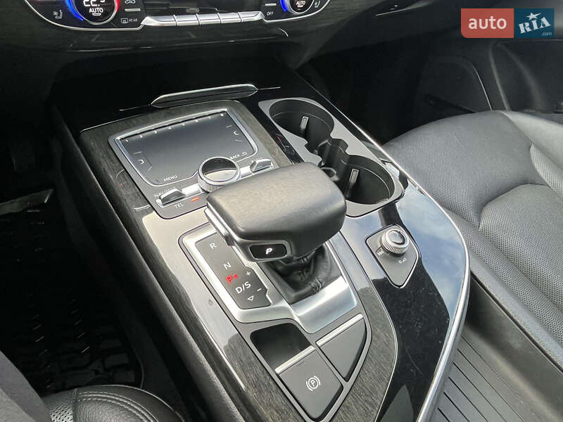 Внедорожник / Кроссовер Audi Q7 2018 в Ровно