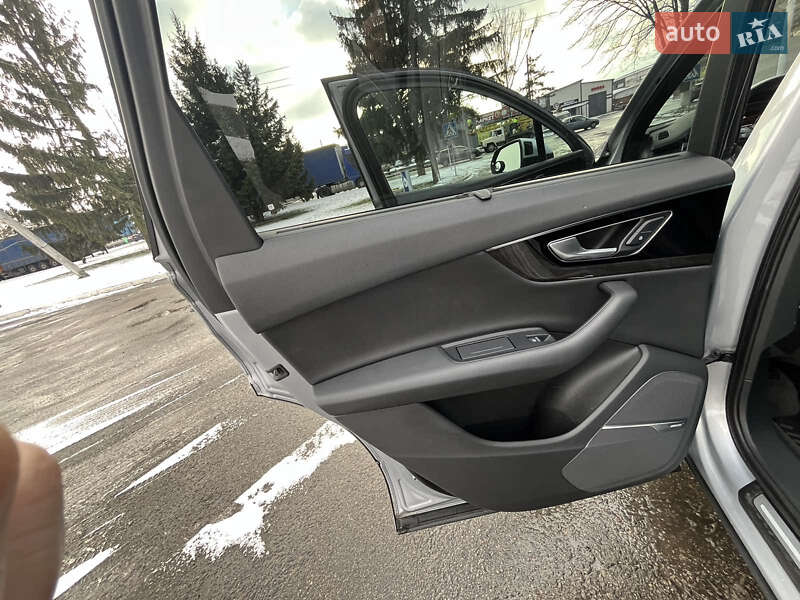 Внедорожник / Кроссовер Audi Q7 2018 в Ровно