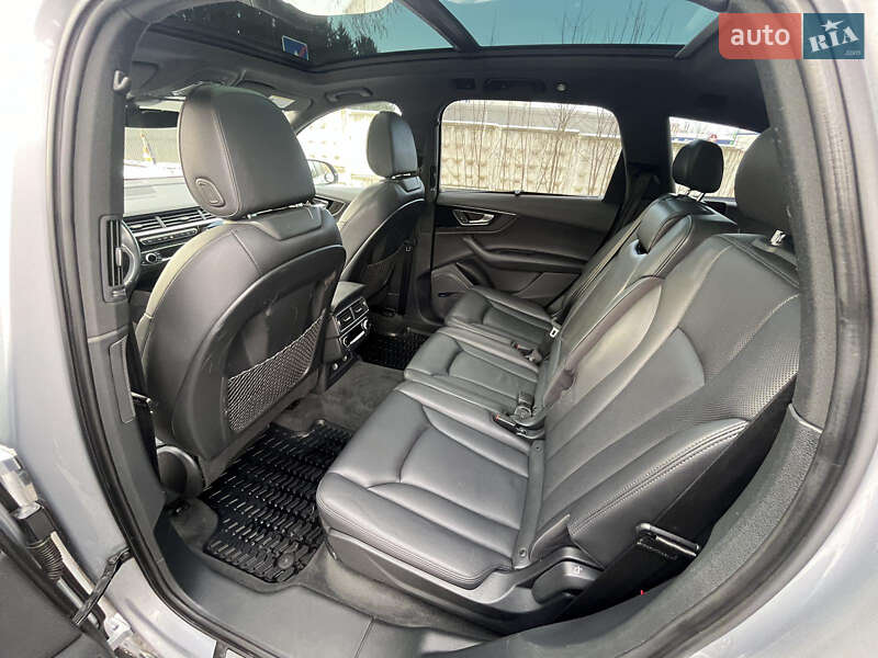 Внедорожник / Кроссовер Audi Q7 2018 в Ровно