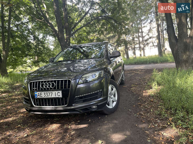 Внедорожник / Кроссовер Audi Q7 2010 в 
