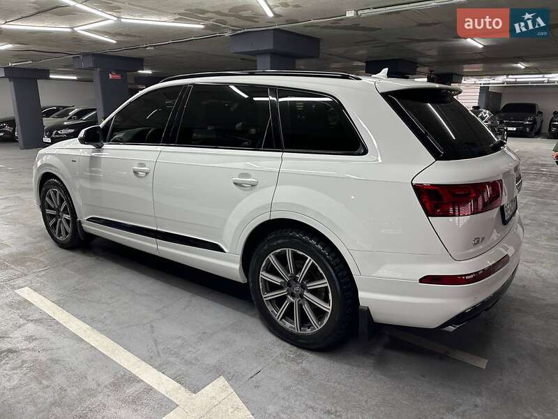 Внедорожник / Кроссовер Audi Q7 2017 в Николаевском