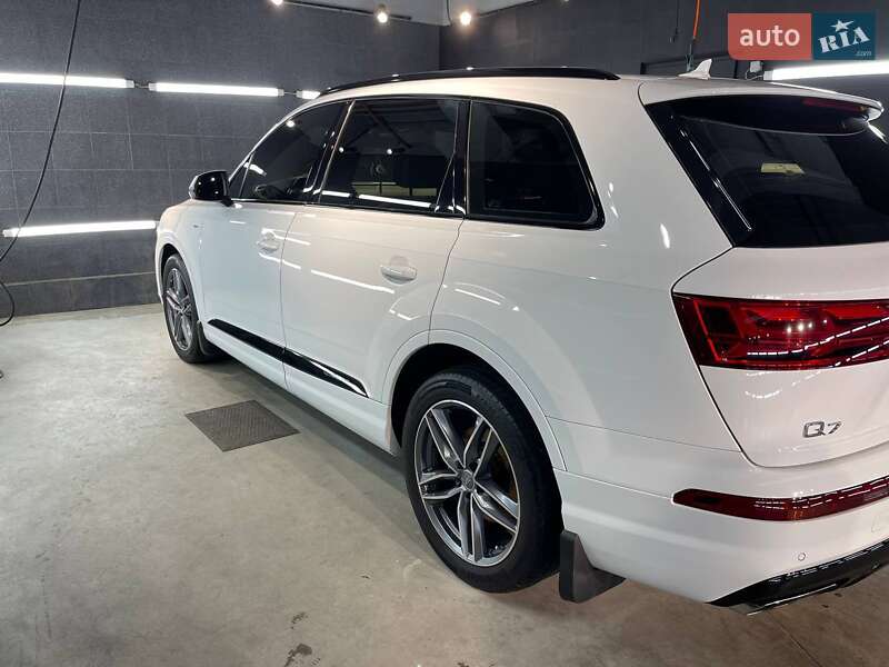 Внедорожник / Кроссовер Audi Q7 2017 в Николаевском