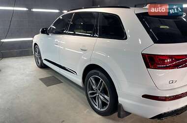 Позашляховик / Кросовер Audi Q7 2017 в Миколаївському