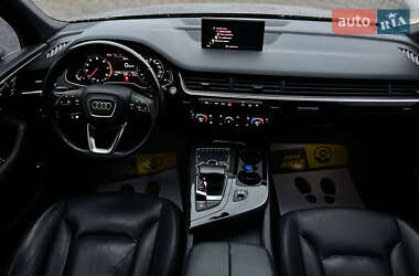 Внедорожник / Кроссовер Audi Q7 2016 в 