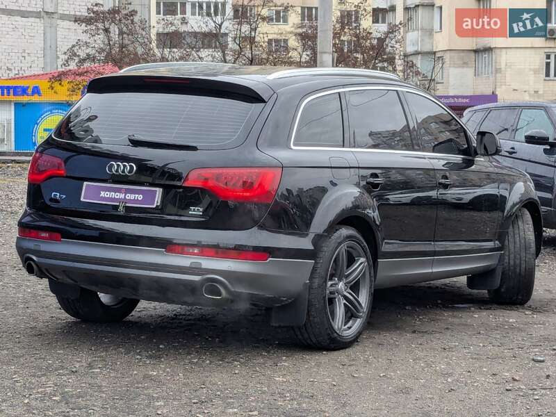 Позашляховик / Кросовер Audi Q7 2013 в Києві