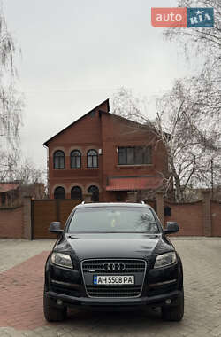 Позашляховик / Кросовер Audi Q7 2007 в 