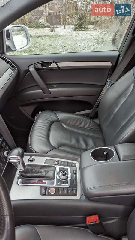 Позашляховик / Кросовер Audi Q7 2015 в Ужгороді