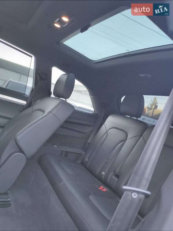 Позашляховик / Кросовер Audi Q7 2015 в Ужгороді