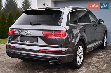 Позашляховик / Кросовер Audi Q7 2018 в 