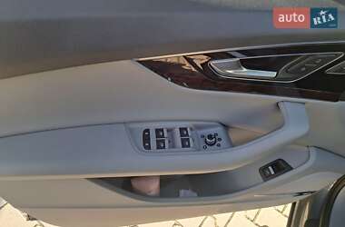 Внедорожник / Кроссовер Audi Q7 2016 в 