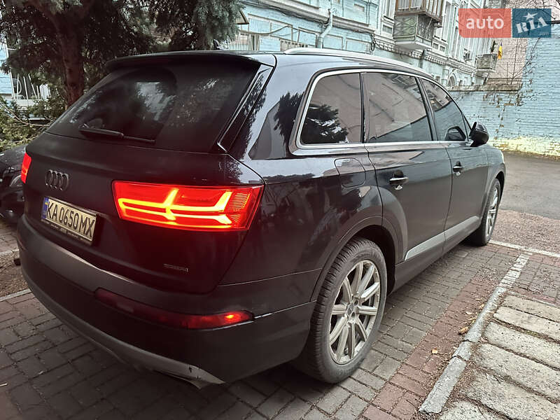 Позашляховик / Кросовер Audi Q7 2016 в Києві