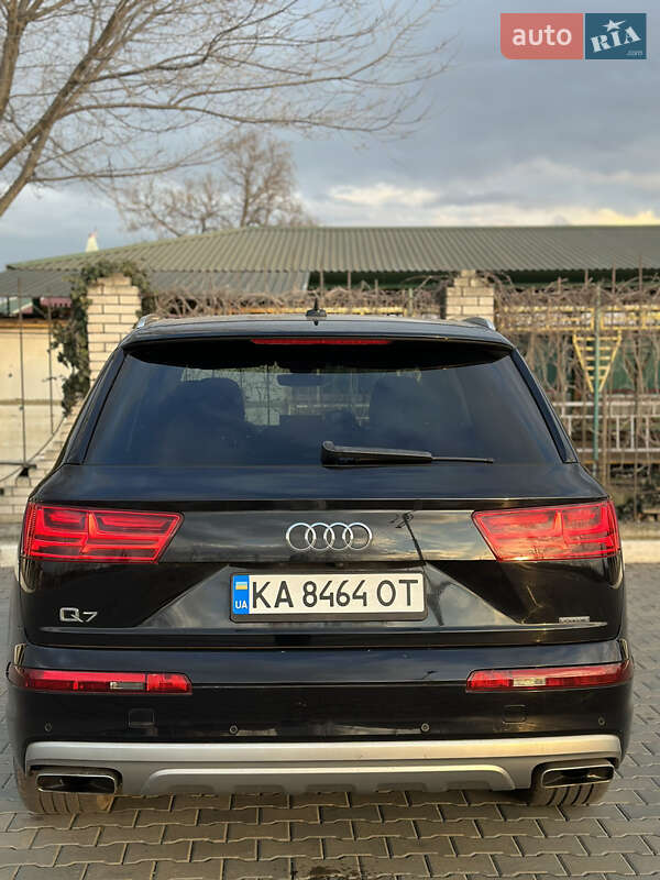 Позашляховик / Кросовер Audi Q7 2017 в Києві