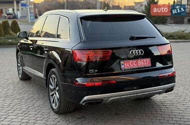 Внедорожник / Кроссовер Audi Q7 2016 в 