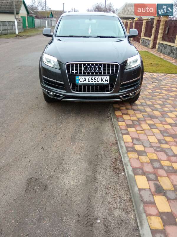 Внедорожник / Кроссовер Audi Q7 2011 в 