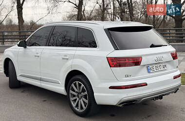 Позашляховик / Кросовер Audi Q7 2018 в 