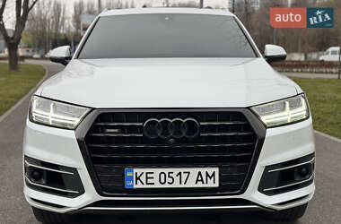 Позашляховик / Кросовер Audi Q7 2018 в 