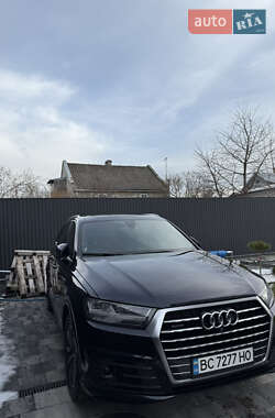 Внедорожник / Кроссовер Audi Q7 2017 в 
