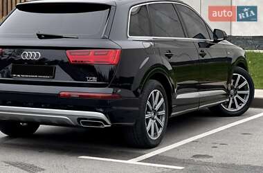 Внедорожник / Кроссовер Audi Q7 2015 в 