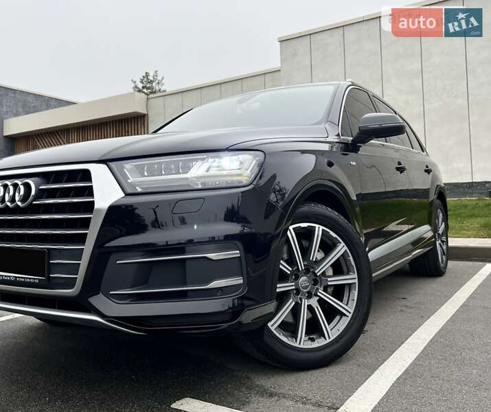 Внедорожник / Кроссовер Audi Q7 2015 в Киеве