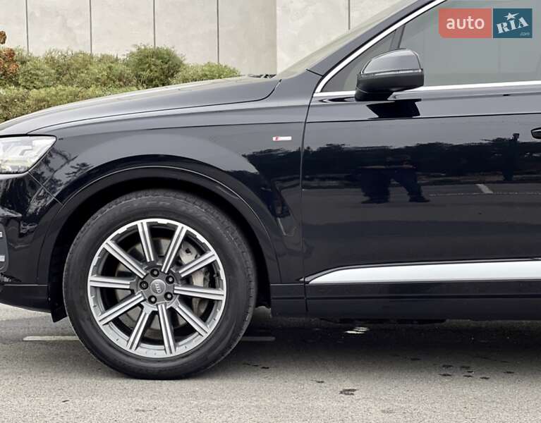 Внедорожник / Кроссовер Audi Q7 2015 в Киеве
