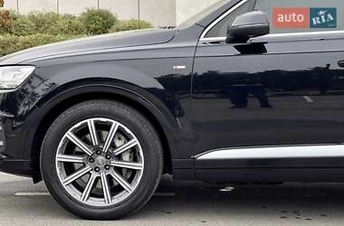 Внедорожник / Кроссовер Audi Q7 2015 в 