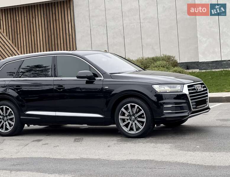 Внедорожник / Кроссовер Audi Q7 2015 в Киеве