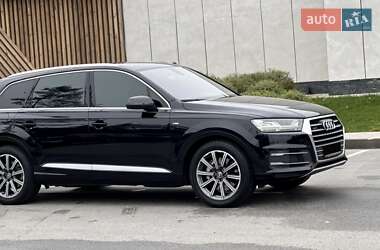 Внедорожник / Кроссовер Audi Q7 2015 в 