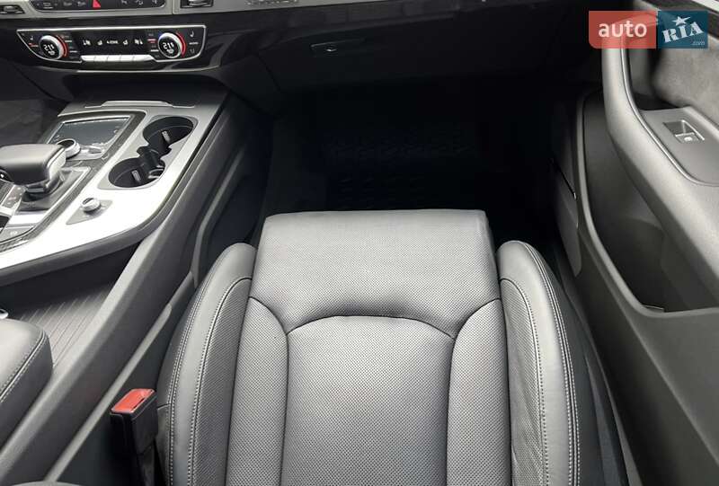 Внедорожник / Кроссовер Audi Q7 2015 в Киеве