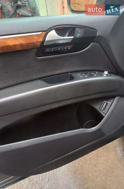 Внедорожник / Кроссовер Audi Q7 2009 в 