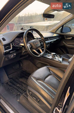 Внедорожник / Кроссовер Audi Q7 2015 в 