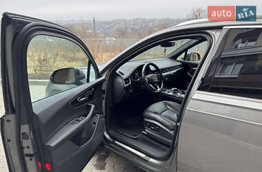Внедорожник / Кроссовер Audi Q7 2016 в 