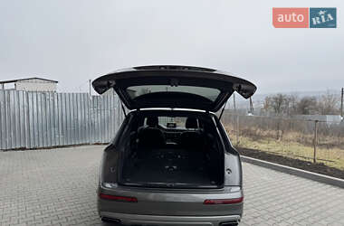 Внедорожник / Кроссовер Audi Q7 2016 в 