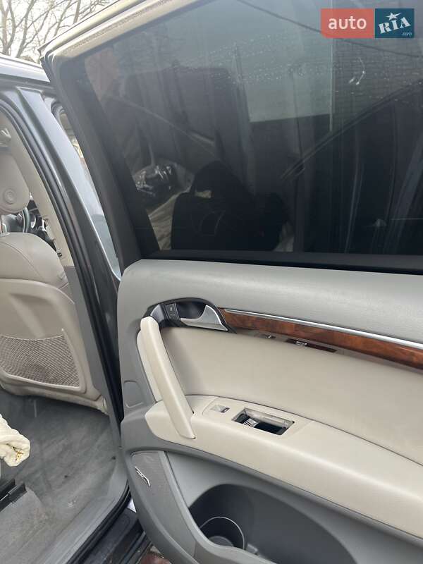 Позашляховик / Кросовер Audi Q7 2012 в Хмільнику