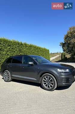 Внедорожник / Кроссовер Audi Q7 2015 в 