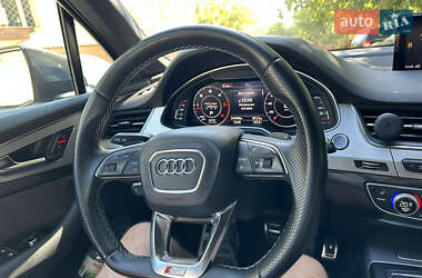 Внедорожник / Кроссовер Audi Q7 2015 в 