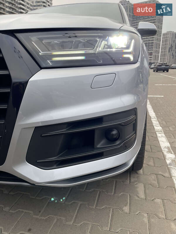 Позашляховик / Кросовер Audi Q7 2019 в Києві