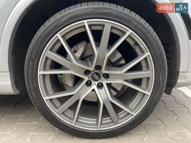 Позашляховик / Кросовер Audi Q7 2019 в Києві