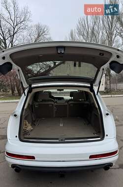 Позашляховик / Кросовер Audi Q7 2010 в 