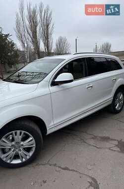 Позашляховик / Кросовер Audi Q7 2010 в 