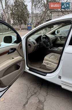 Позашляховик / Кросовер Audi Q7 2010 в 